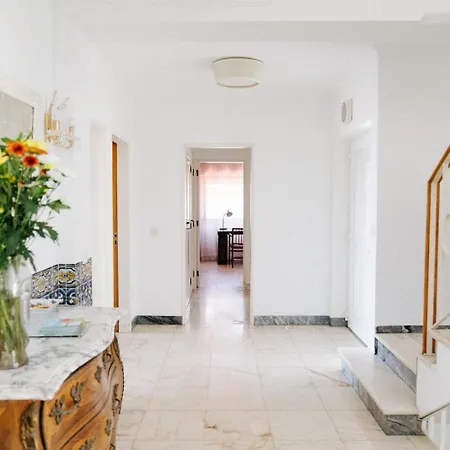 Spacious Seaside House Villa