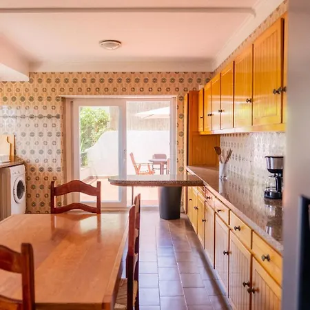 Spacious Seaside House *