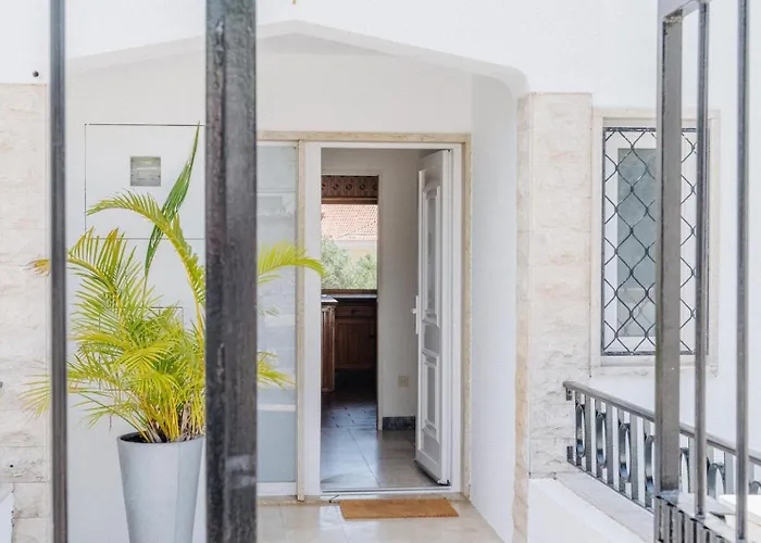 Spacious Seaside House Віавіа