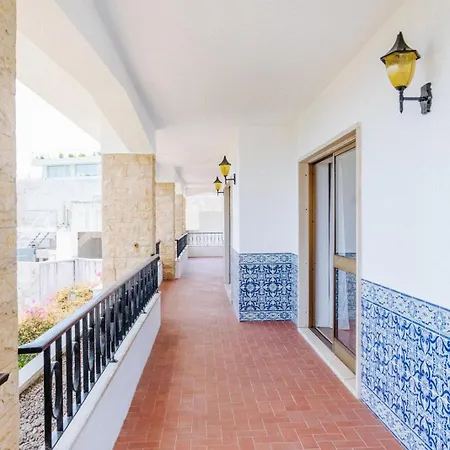 Spacious Seaside House Cascais