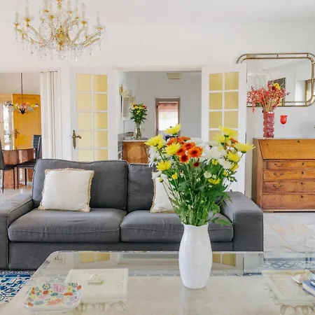 Villa Spacious Seaside House