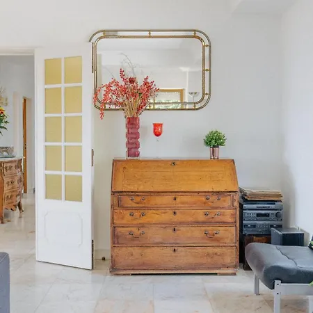 Spacious Seaside House Cascais