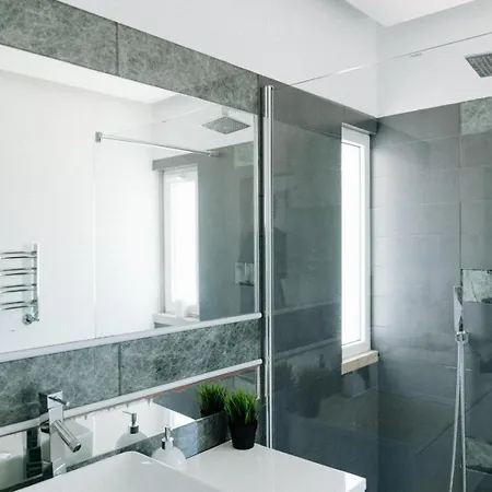 Spacious Seaside House Cascais