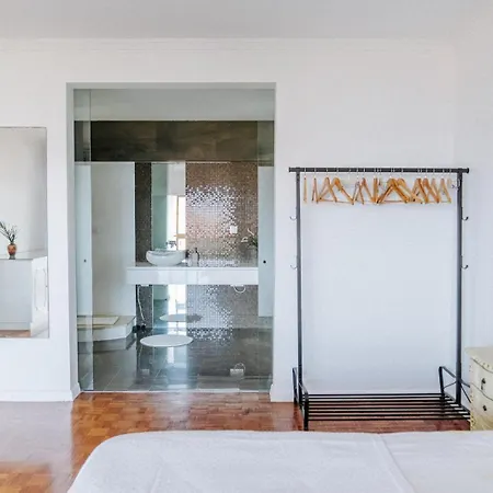 Spacious Seaside House *