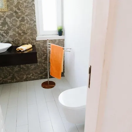 Spacious Seaside House *