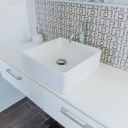 Spacious Seaside House *