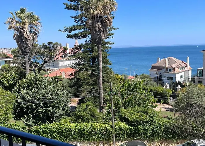 Spacious Seaside House *