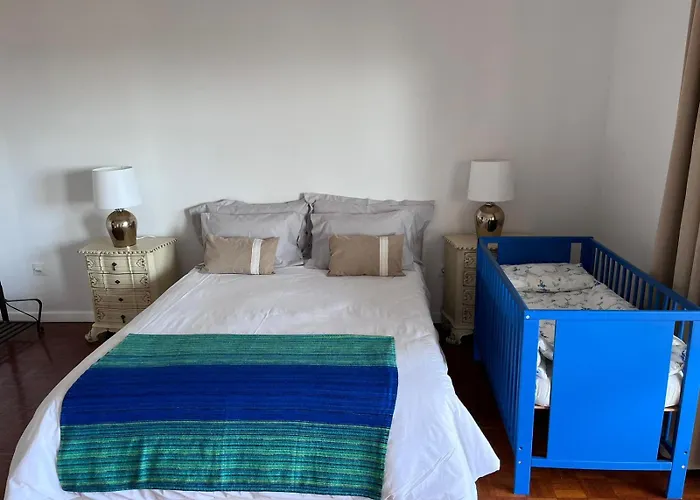 Spacious Seaside House Cascais