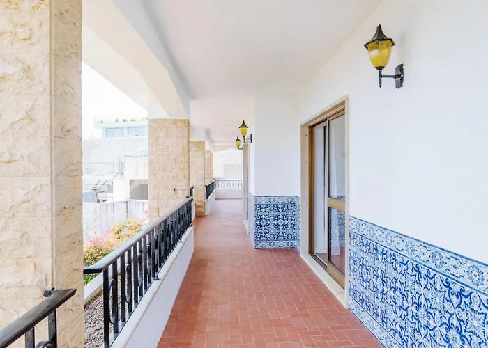 Spacious Seaside House Cascais
