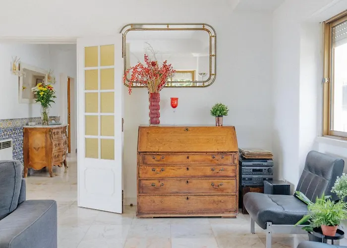 Spacious Seaside House Cascais