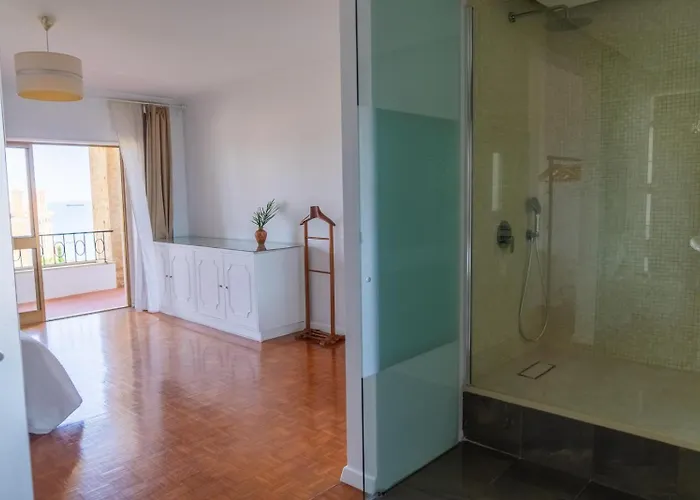 Spacious Seaside House Cascais