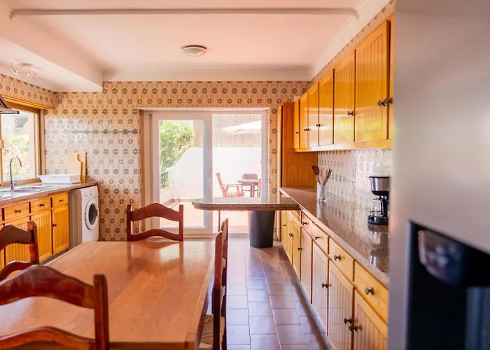 Spacious Seaside House *