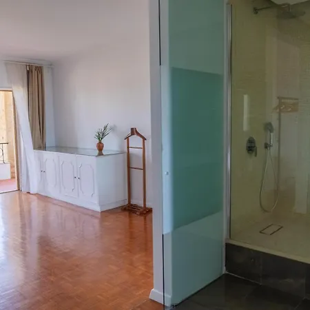 Spacious Seaside House Cascais