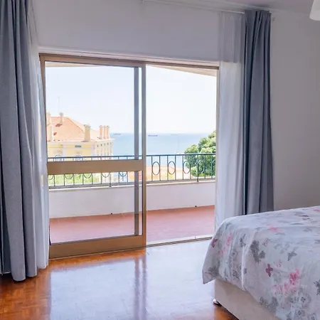 Spacious Seaside House Villa